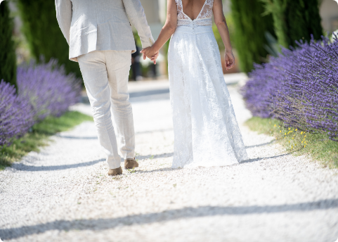 couple maries pris par un photographe mariage vaucluse provence luberon avignon photographie mariage lavande
