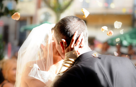 mariage-baisers-couple-et-jeune-couple-en-noir-et-blanc-a-avignon-vaucluse-84000-stephane-ruel-photographe-professionel mariage-baisers-couple-et-jeune-couple-en-noir-et-blanc-a-avignon-vaucluse-84000-stephane-ruel-photographe-professionel