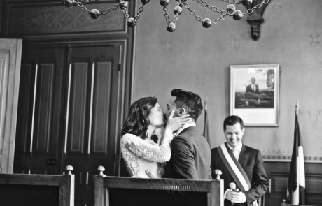 photos-de-mariage-couple-et-jeune-couple-bisous-en-noir-et-blanc-a-avignon-vaucluse-84000-stephane-ruel-photographe-professionel photos-de-mariage-couple-et-jeune-couple-bisous-en-noir-et-blanc-a-avignon-vaucluse-84000-stephane-ruel-photographe-professionel