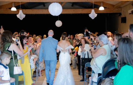 Magnifique Mariage au naturel dans le Vaucluse en Provence arrivee a la mairie Magnifique Mariage au naturel dans le Vaucluse en Provence arrivee a la mairie