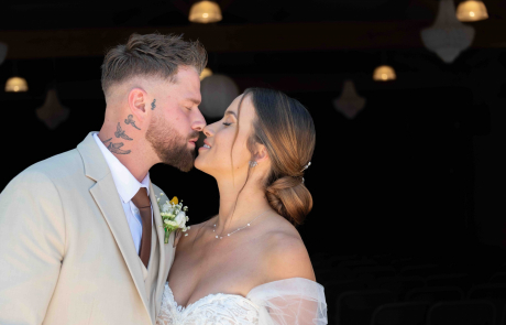 Magnifique Mariage au naturel dans le Vaucluse en Provence sortie a la mairie Magnifique Mariage au naturel dans le Vaucluse en Provence sortie a la mairie