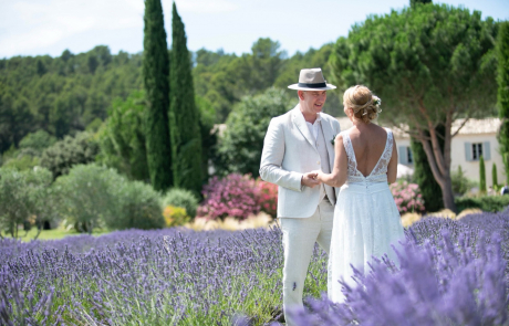 superbe Seance de photo couple de mariage en Provence dans les lavandes superbe Seance de photo couple de mariage en Provence dans les lavandes